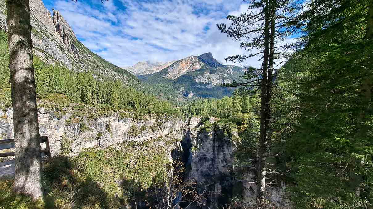 Cascate di Fanes via ferraták – Giovanni Barbara, Lucio Dalaiti és Cengia de Mattia – Dolomitok program